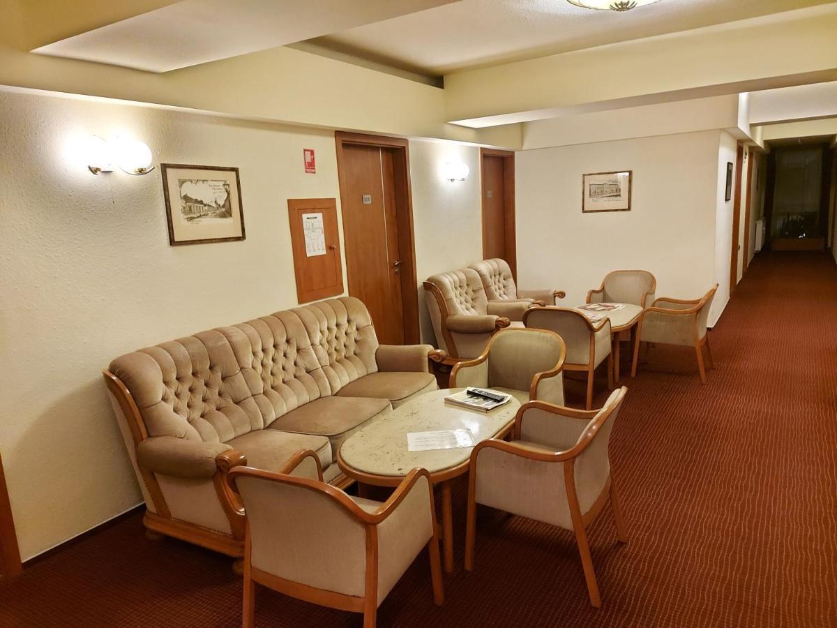 Csipke Hotel キシュクンハラシュ エクステリア 写真
