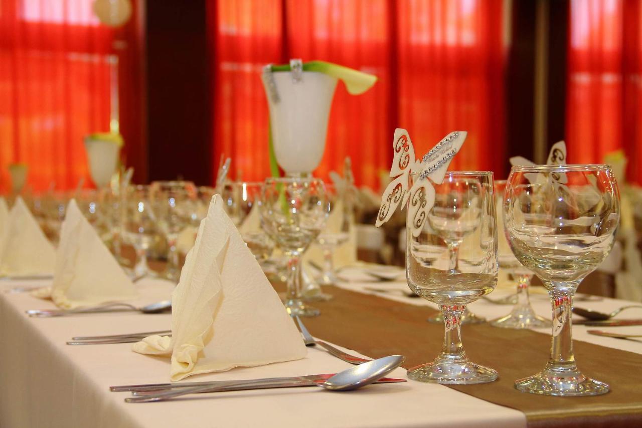 Csipke Hotel キシュクンハラシュ エクステリア 写真